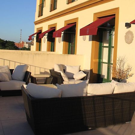 Real Hotel Lujan Luaran gambar