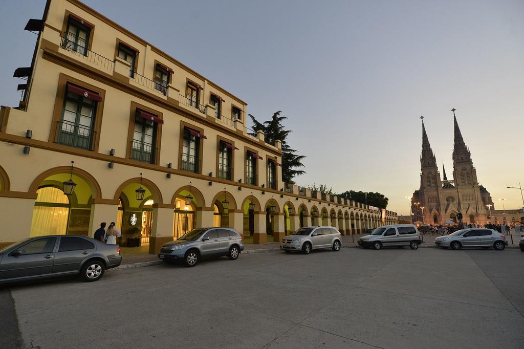 Real Hotel Lujan Luaran gambar