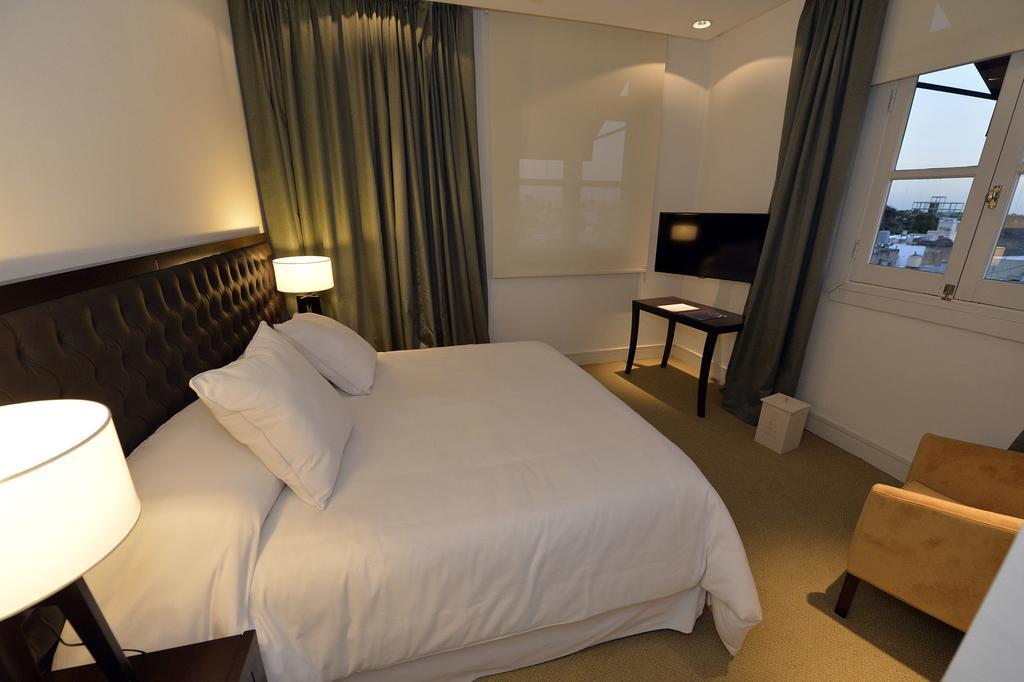 Real Hotel Lujan Luaran gambar
