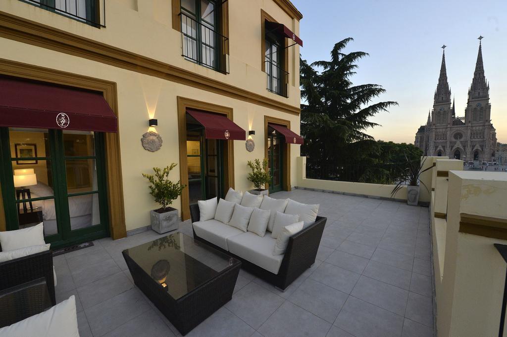 Real Hotel Lujan Luaran gambar
