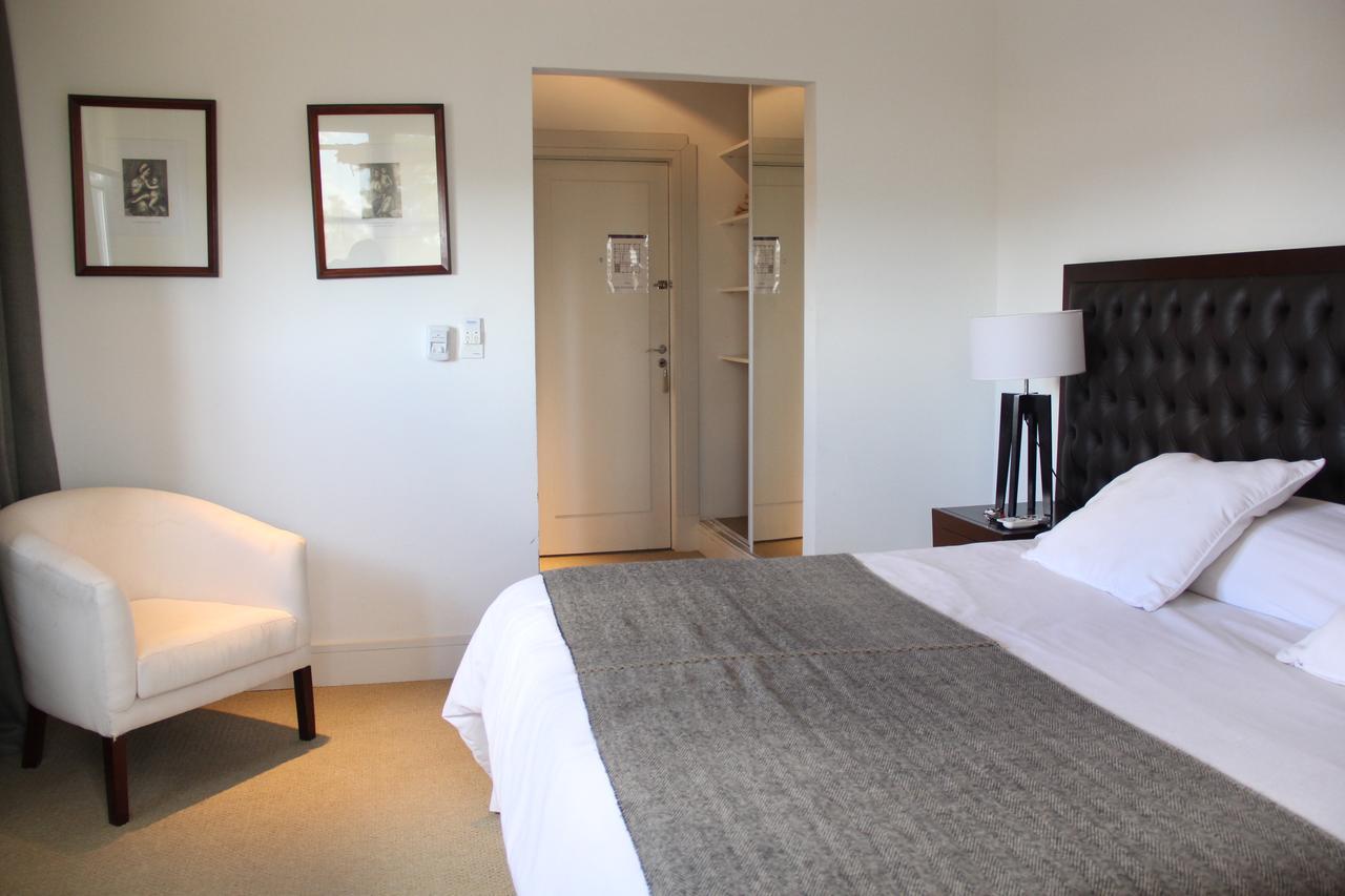 Real Hotel Lujan Luaran gambar