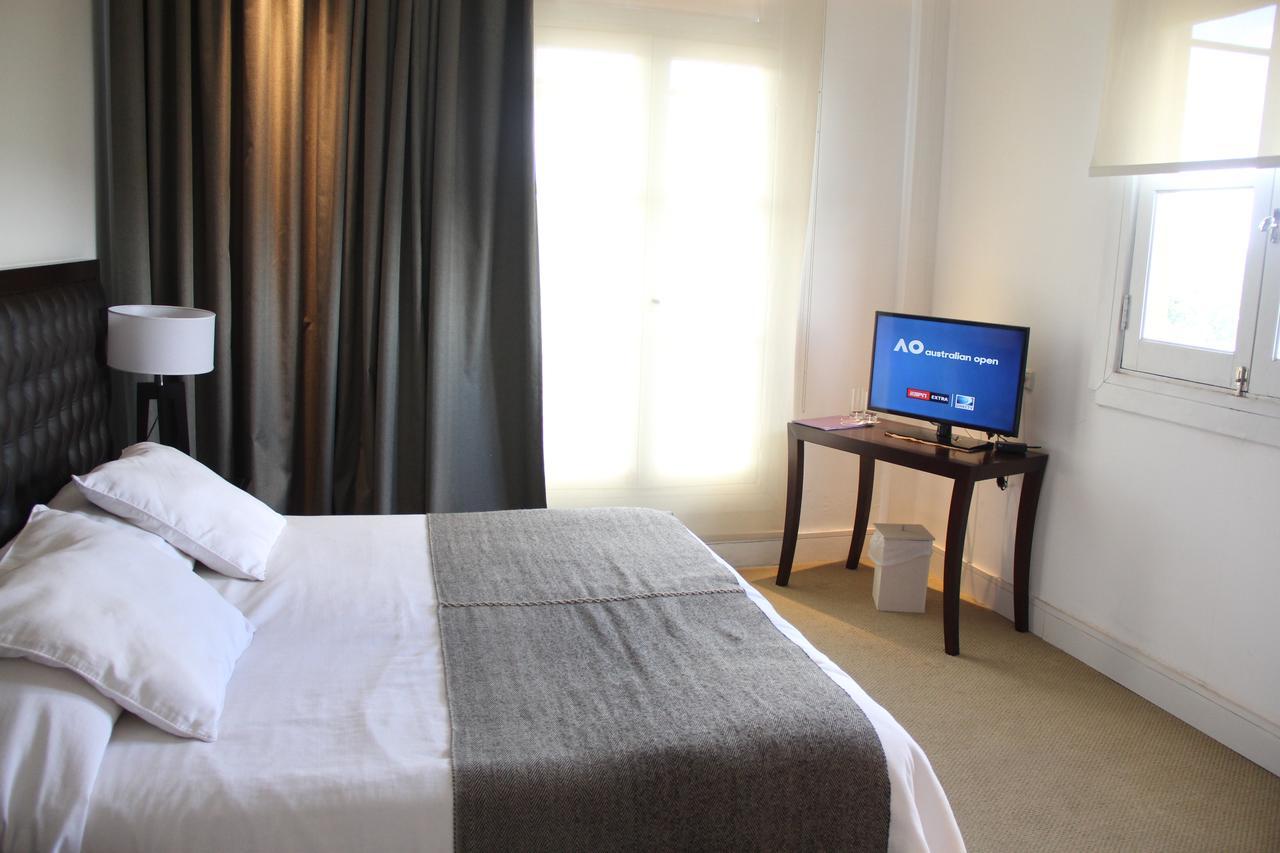 Real Hotel Lujan Luaran gambar