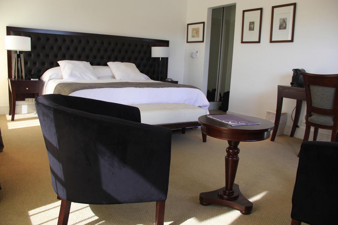 Real Hotel Lujan Luaran gambar
