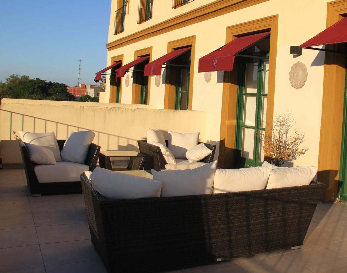 Real Hotel Lujan Luaran gambar