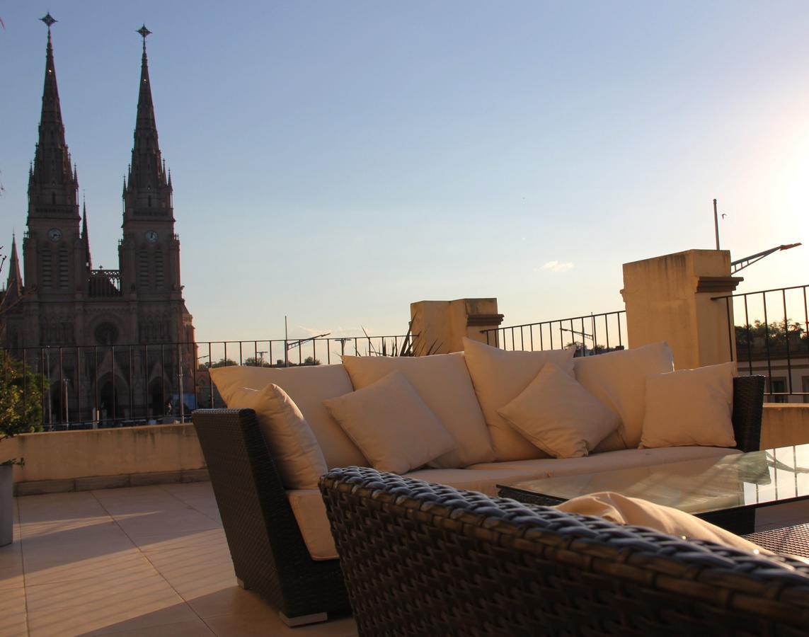 Real Hotel Lujan Luaran gambar