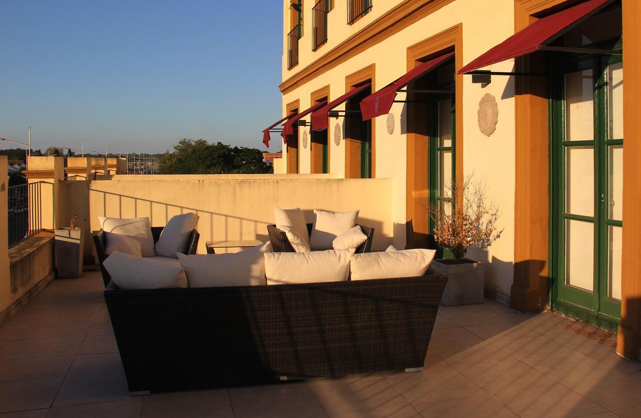 Real Hotel Lujan Luaran gambar