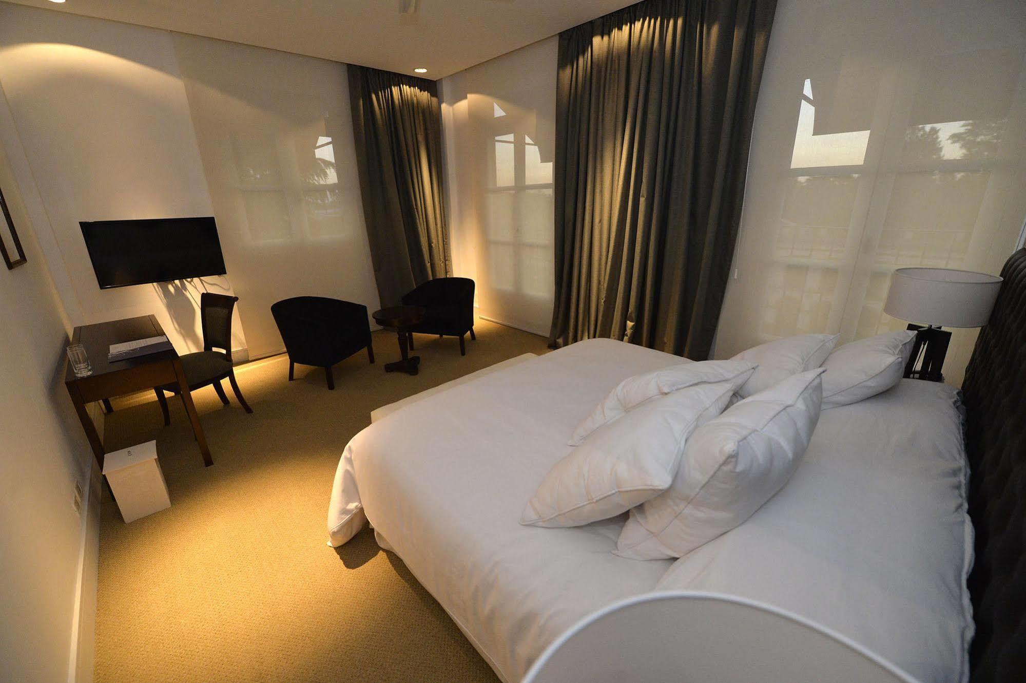 Real Hotel Lujan Luaran gambar